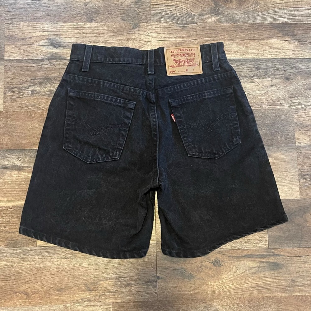 Vintage 90s | Levi’s 550 High Waisted Relaxed Fit Wedgie Denim Jean Shorts